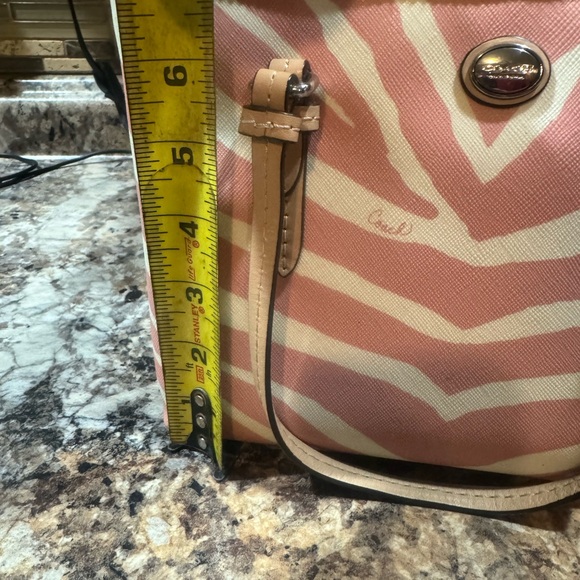 Small coach pink zebra purse - Picture 2 of 9